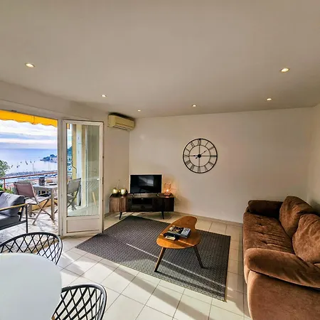 Center Bay & Port Sea View Front Apartment