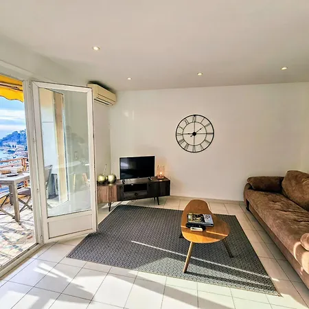 Center Bay & Port Sea View Front Apartment