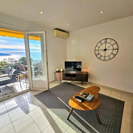 Center Bay & Port Sea View Front Apartment