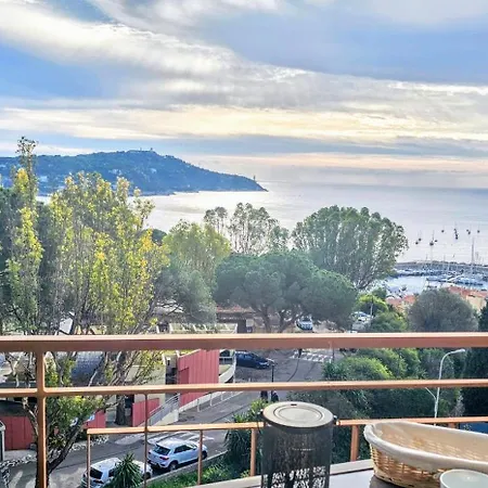 Center Bay & Port Sea View Front Apartment